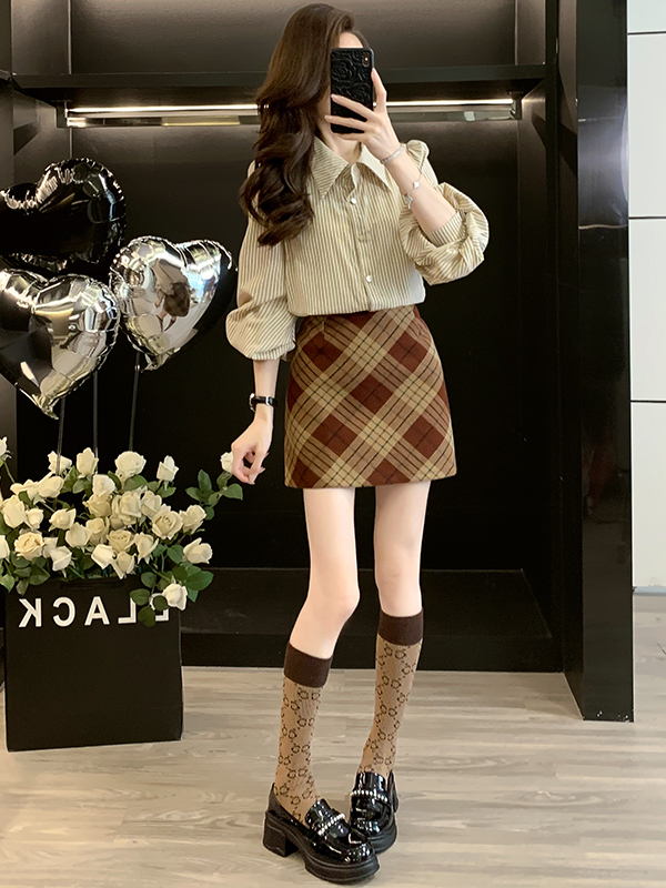 Women Fashion Online - Kemeja Lengan Panjang Motif Kotak-kotak dan